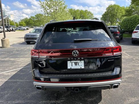 Certified 2025 Volkswagen Atlas Peak Edition SE AWD/4WD image 6