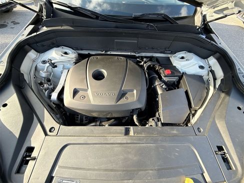 Used 2019 Volvo XC90 T5 Momentum w/ Multimedia Package image 18