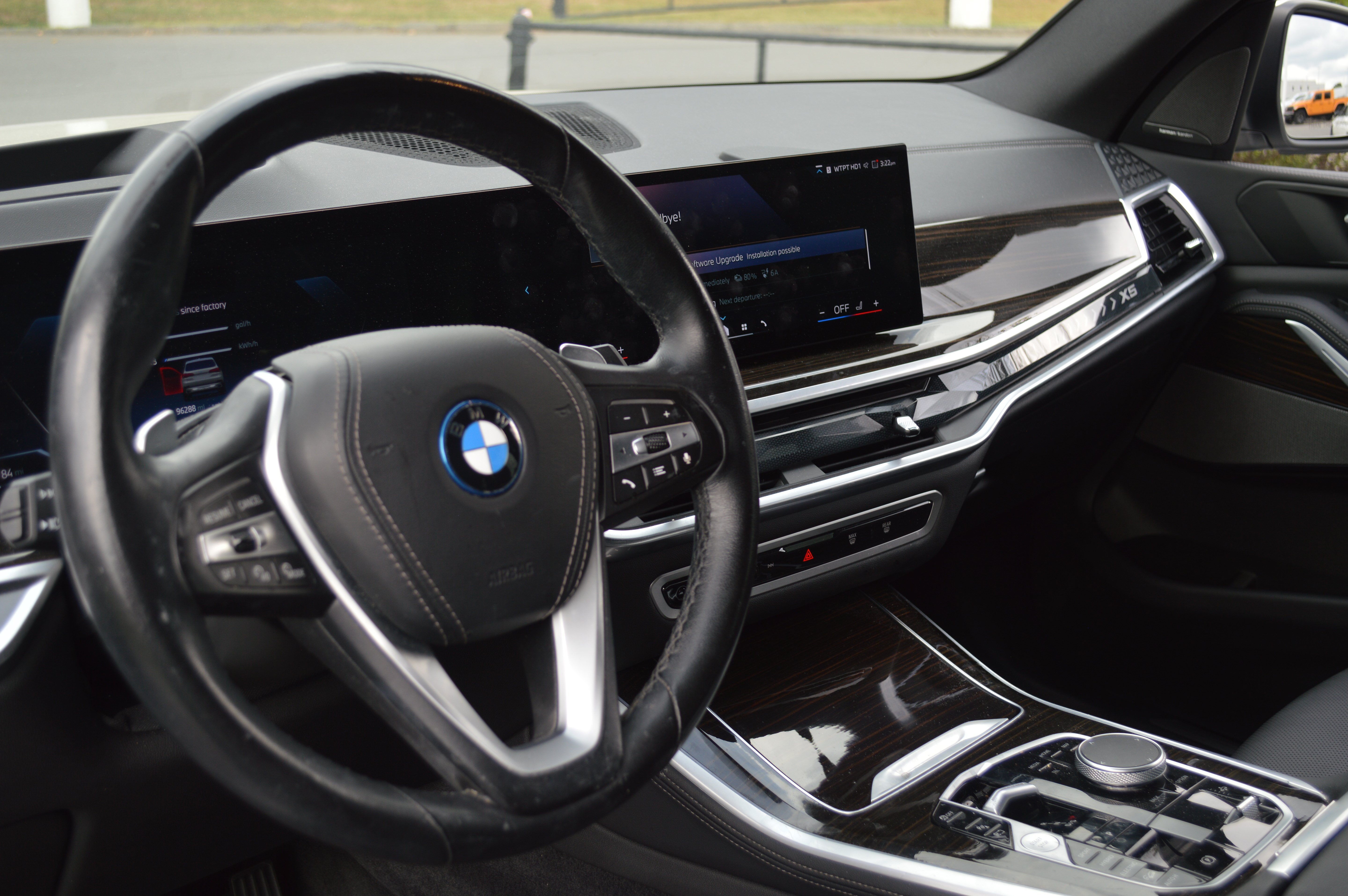 Used 2024 BMW X5 xDrive50e w/ Premium Package AWD/4WD image 22