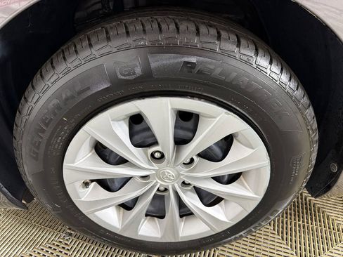 Used 2017 Toyota Camry LE image 11