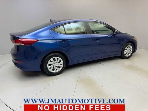 Used 2017 Hyundai Elantra SE image 5