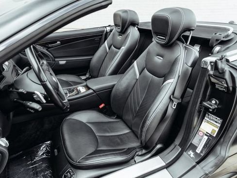 Used 2011 Mercedes-Benz SL 550 image 4