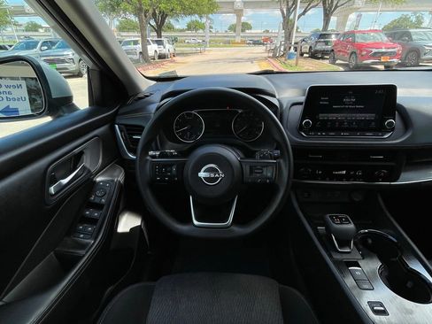 Used 2024 Nissan Rogue SV FWD image 12