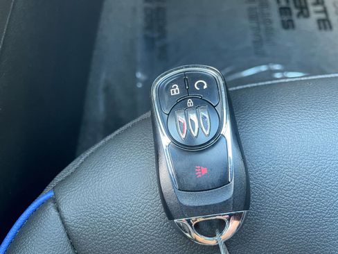 Used 2025 Buick Envista Sport Touring image 22