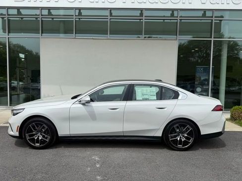 Used 2026 BMW 530i xDrive w/ Executive Package image 2