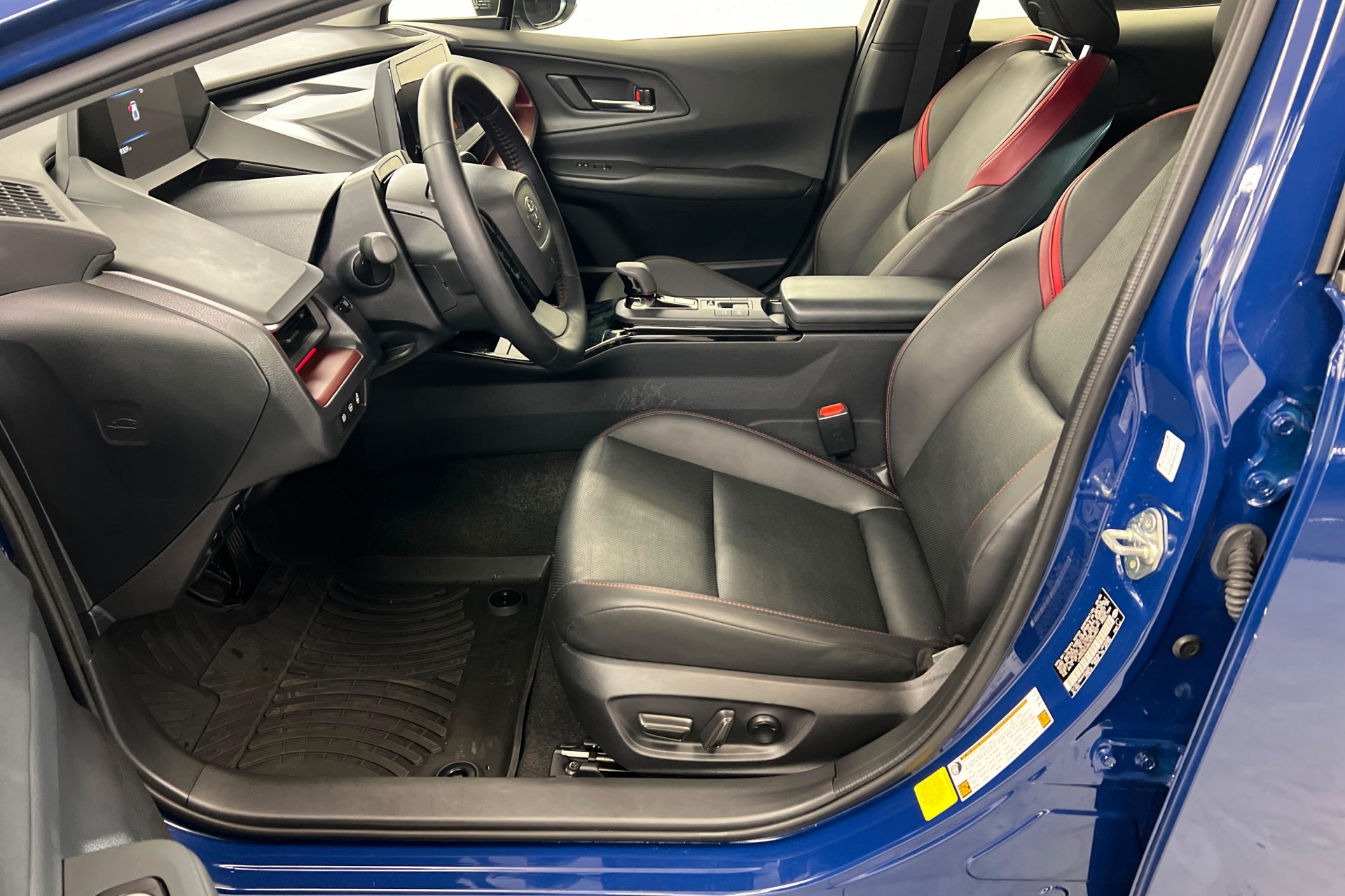 Certified 2025 Toyota Prius Plug-In Hybrid FWD image 18