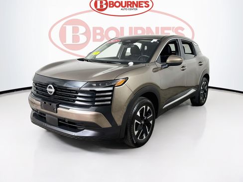 Used 2025 Nissan Kicks SV AWD/4WD image 5