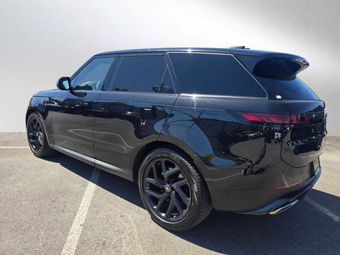 Used 2025 Land Rover Range Rover Sport SE image 3