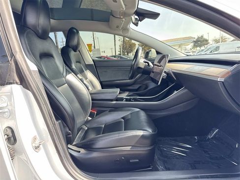 Used 2019 Tesla Model 3 Standard Range image 23