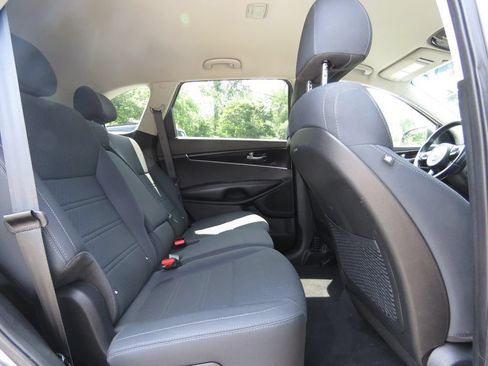 Used 2018 Kia Sorento LX w/ LX V6 Convenience Package AWD/4WD image 16