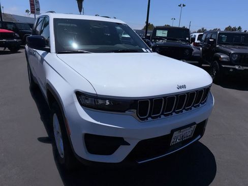 Used 2025 Jeep Grand Cherokee Laredo X RWD image 5