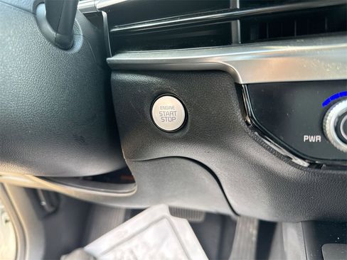 Used 2024 Kia Sorento S image 22