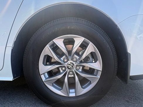 Used 2025 Toyota Sienna XLE w/ XLE Plus Package FWD image 12