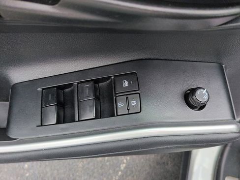 Used 2023 Toyota Highlander L FWD image 16