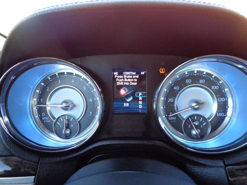 Used 2013 Chrysler 300 RWD image 16