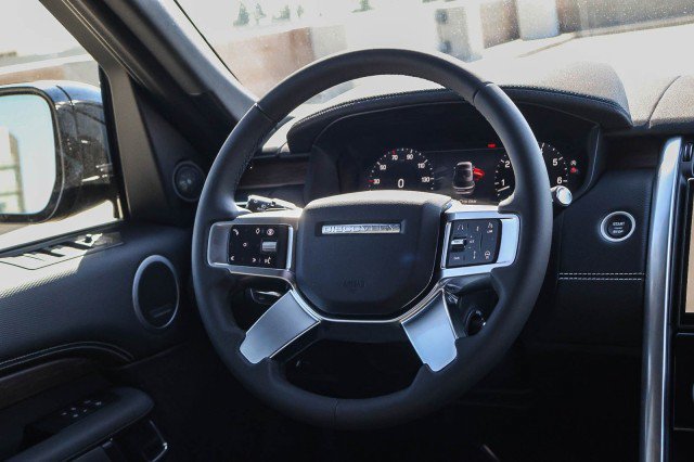 Certified 2025 Land Rover Discovery Dynamic SE AWD/4WD image 18