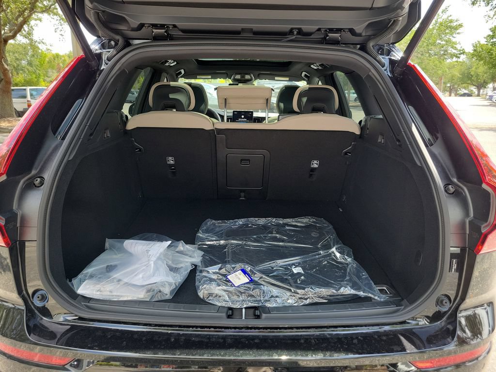 New 2026 Volvo XC60 B5 Core AWD/4WD image 4