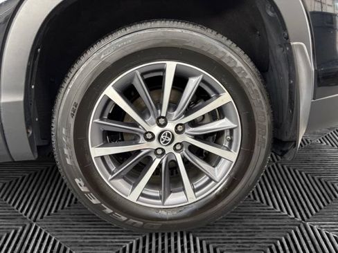 Used 2018 Toyota Highlander XLE AWD/4WD image 31