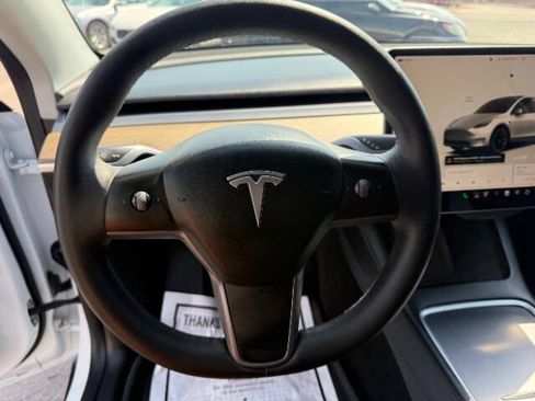 Used 2022 Tesla Model Y Long Range AWD/4WD image 12