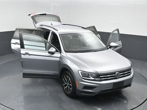Used 2021 Volkswagen Tiguan SE image 25