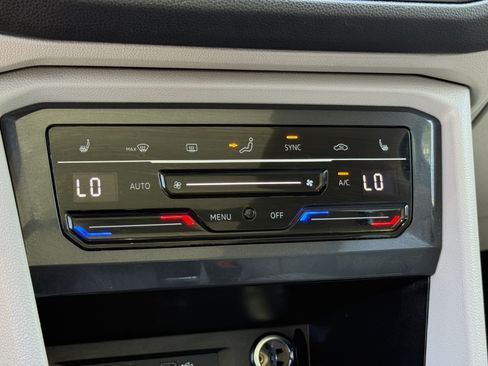 Used 2023 Volkswagen Tiguan SE w/ Panoramic Sunroof Package FWD image 24