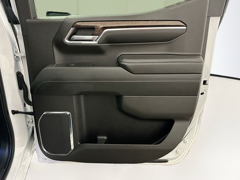 Used 2024 GMC Sierra 1500 Elevation image 31