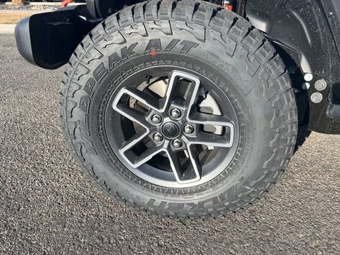 New 2026 Jeep Gladiator Mojave image 9