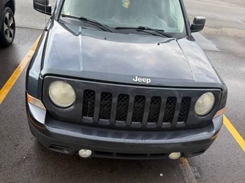 Used 2014 Jeep Patriot Latitude w/ Sun/Sound Group AWD/4WD image 2