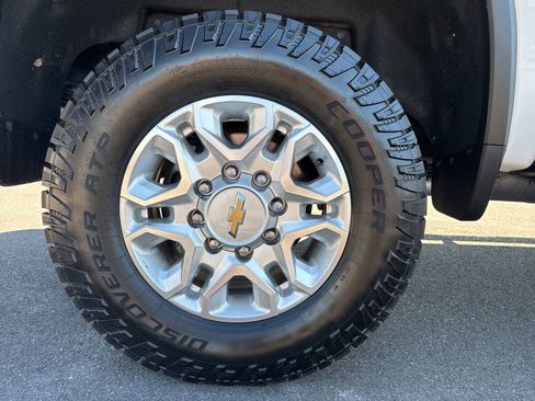 Used 2023 Chevrolet Silverado 2500 LT w/ Convenience Package AWD/4WD image 12