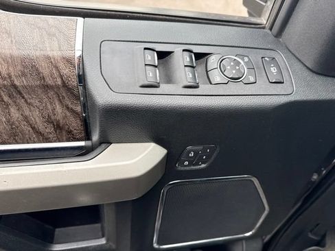 Used 2019 Ford F250 4x4 Crew Cab Super Duty image 16
