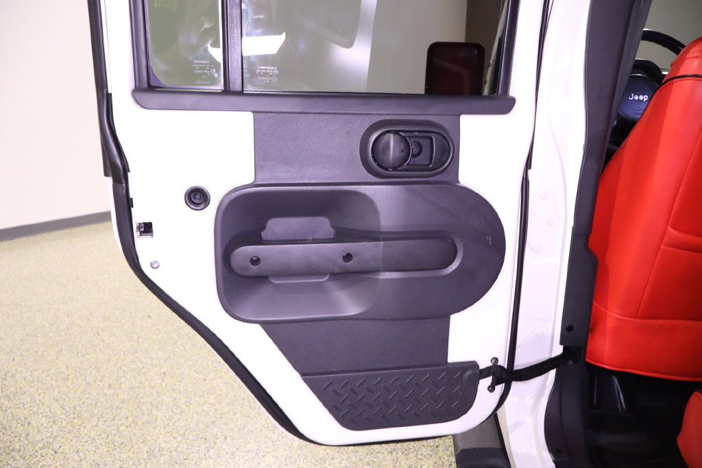 Used 2010 Jeep Wrangler Unlimited Sahara w/ Mopar Chrome Edition Group AWD/4WD image 30