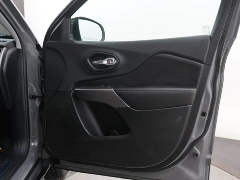 Used 2019 Jeep Cherokee Limited AWD/4WD image 9