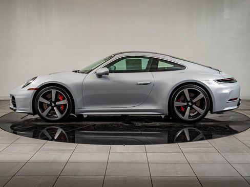 New 2026 Porsche 911 Carrera 4S image 2