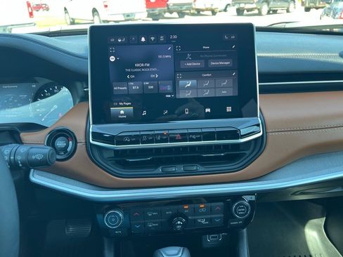 Used 2024 Jeep Compass Limited image 15