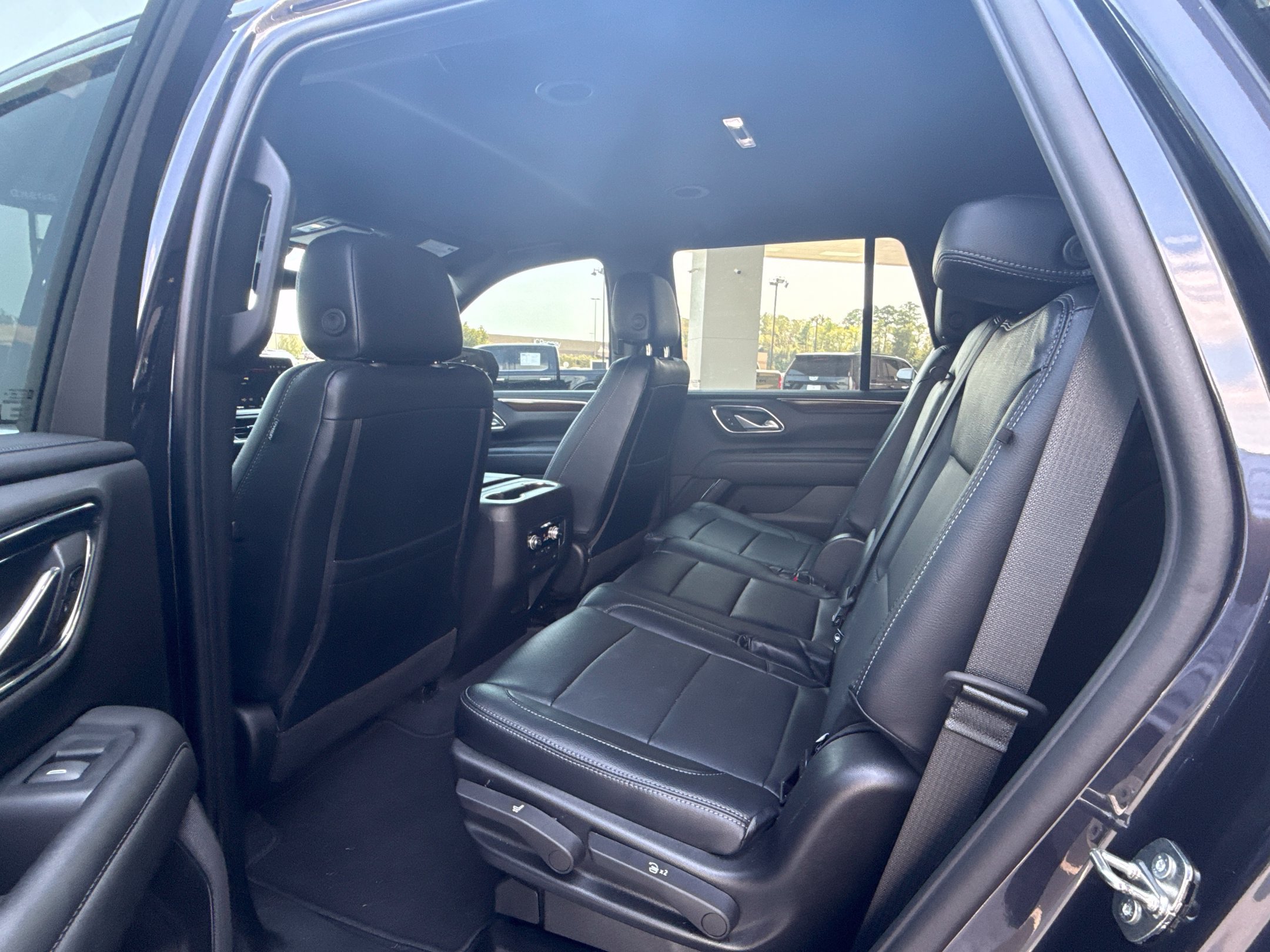 Used 2023 GMC Yukon SLE RWD image 11