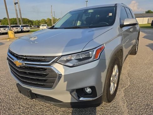 Used 2019 Chevrolet Traverse LT FWD image 2