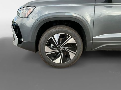 New 2025 Volkswagen Taos SE image 13
