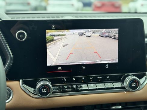 Used 2024 GMC Canyon AT4 image 19