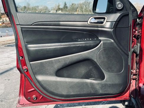 Used 2017 Jeep Grand Cherokee Laredo w/ Quick Order Package 23E image 7