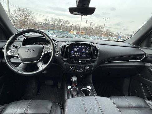 Used 2023 Chevrolet Traverse RS image 3