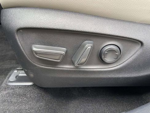 Used 2025 Toyota Grand Highlander XLE image 18