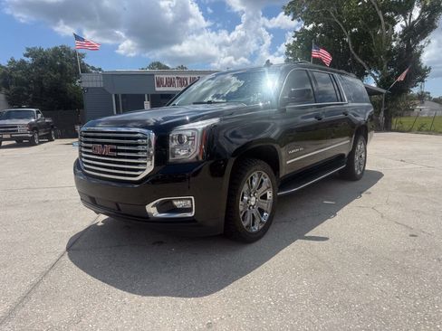 Used 2017 GMC Yukon XL SLT w/ Premium Edition RWD image 4