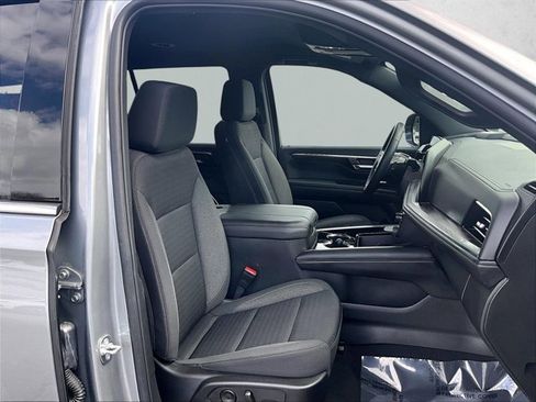 Used 2025 Chevrolet Tahoe LS RWD image 9