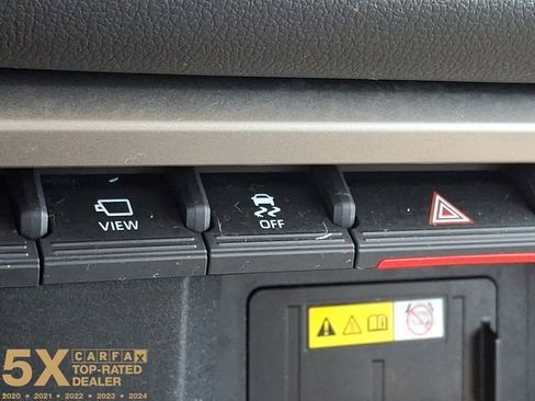 Used 2023 Toyota Tundra Limited AWD/4WD image 32