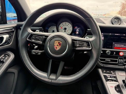 Used 2023 Porsche Macan Turbo image 12