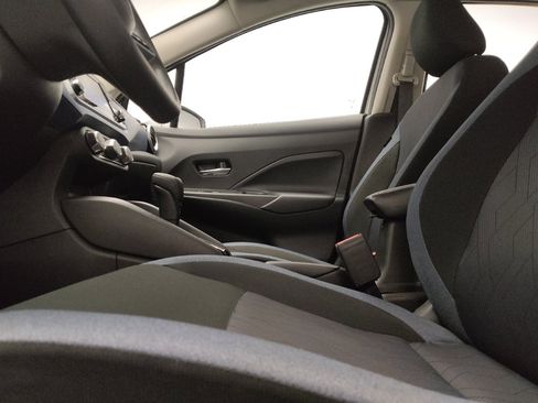 Used 2025 Nissan Versa SV FWD image 17