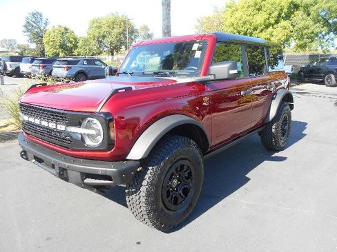Certified 2025 Ford Bronco Badlands AWD/4WD image 1