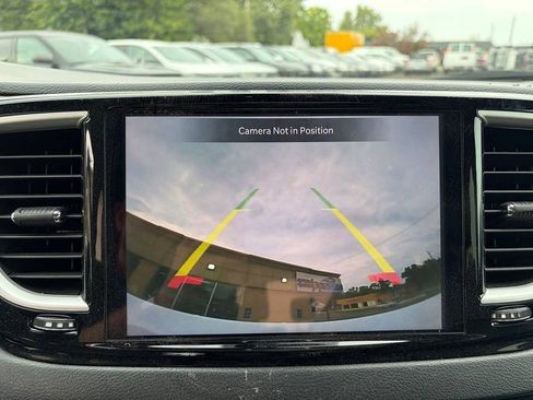 Used 2026 Chrysler Pacifica Select FWD image 13