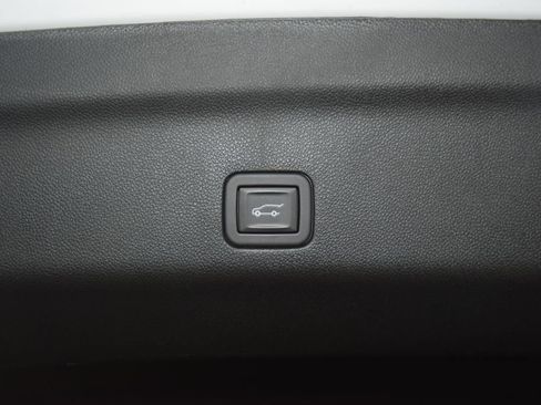 Used 2024 GMC Yukon XL Denali AWD/4WD image 28
