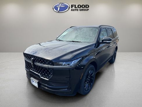 New 2026 Lincoln Navigator Reserve w/ Jet Appearance Package AWD/4WD image 3